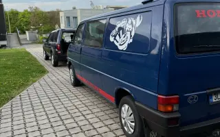 Dvě dodávky k evakuaci zraněných pro 71 OEB a 65 OMBR