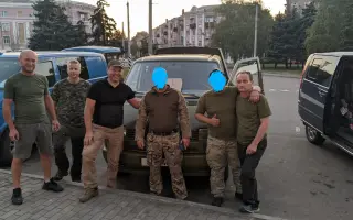 Dvě dodávky k evakuaci zraněných pro 71 OEB a 65 OMBR