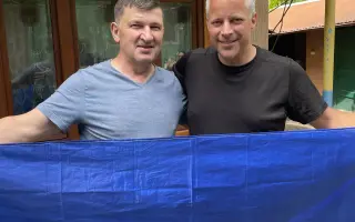 Dvě dodávky k evakuaci zraněných pro 71 OEB a 65 OMBR