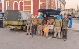 Dvě dodávky k evakuaci zraněných pro 71 OEB a 65 OMBR
