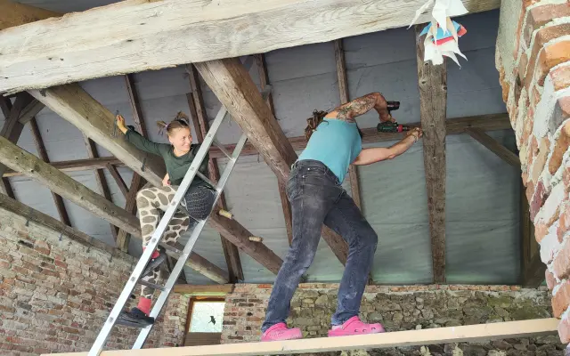 Community Space - Participate in Magic Roof Fund - Komunitní prostor
