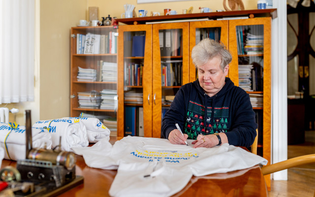 Energetická mikina s podpisem Dany Drábové